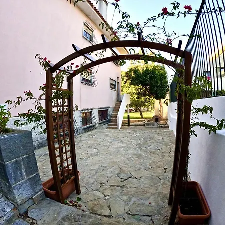 Yucca House Carcavelos Holiday home