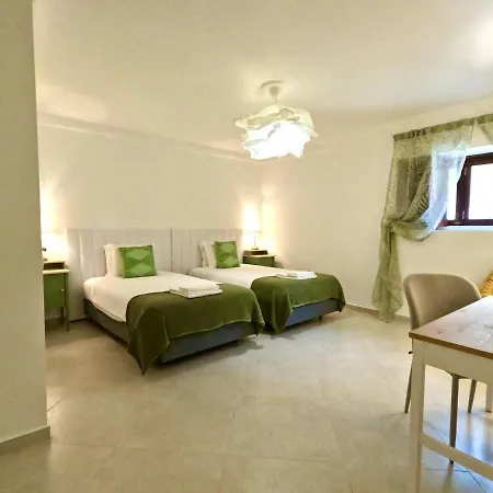 Yucca House Carcavelos Holiday home