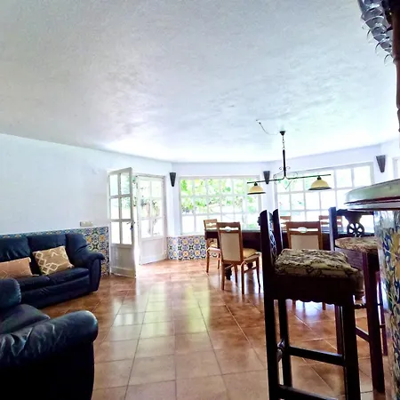 Yucca House Carcavelos Holiday home